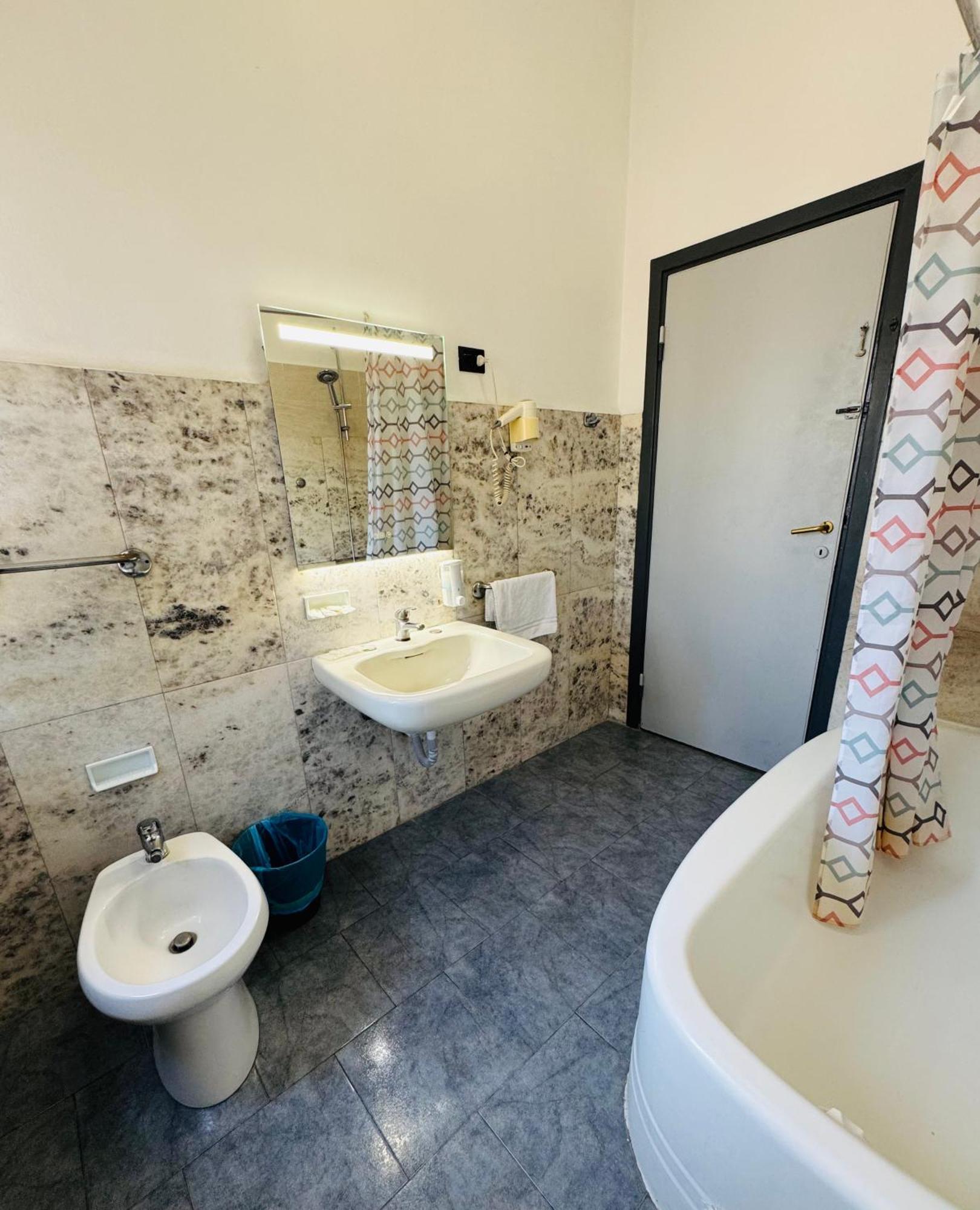 Bovisa House B&B Private Rooms มิลาน ภายนอก รูปภาพ